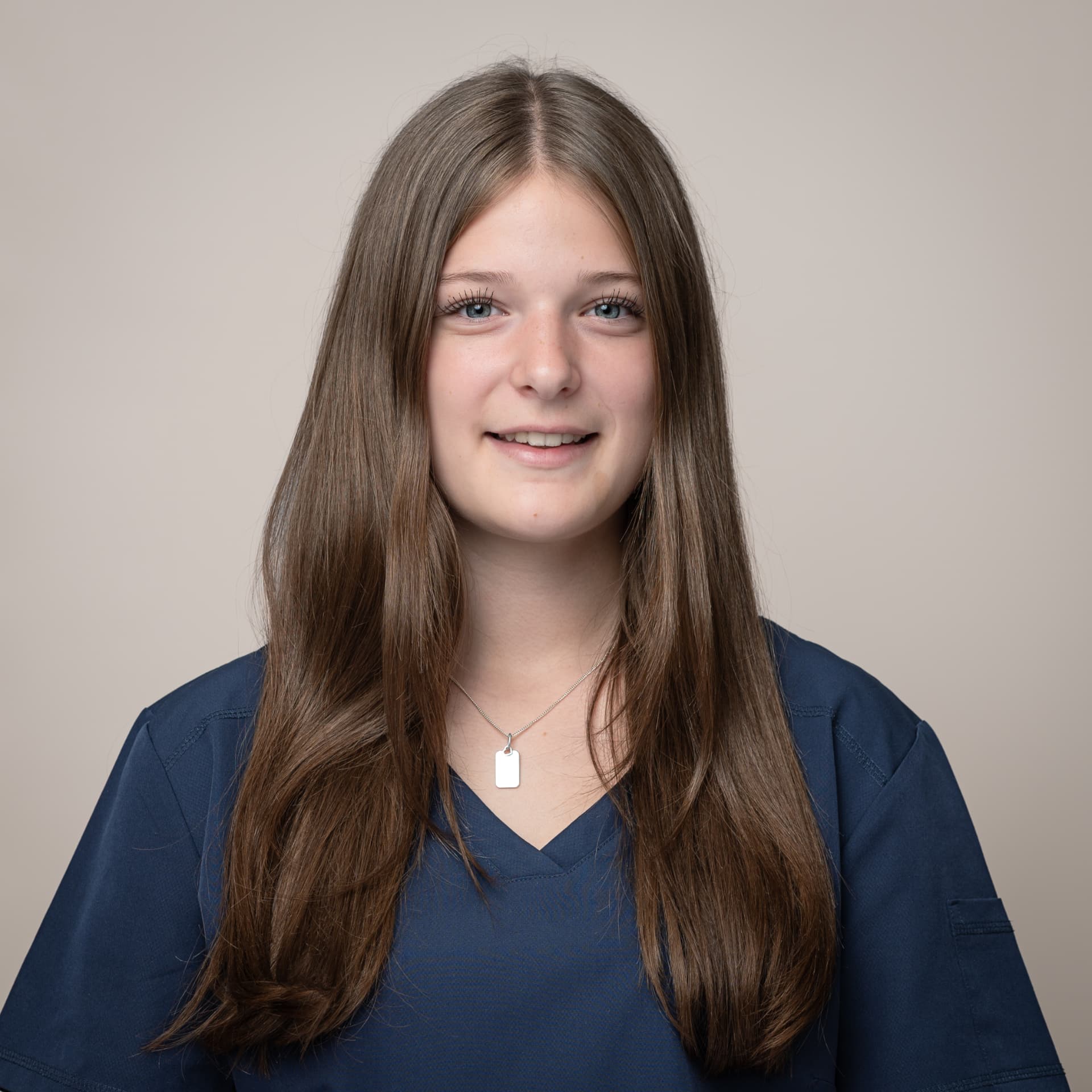Portrait von Antonia, Medizinische Fachangestellte der Praxis